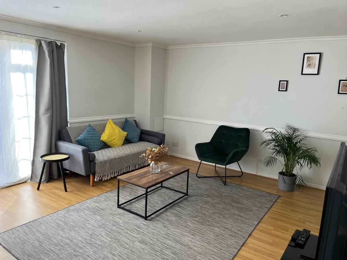 Lovely 2 Bedroom Apartment With Parking Space Лондон Екстериор снимка